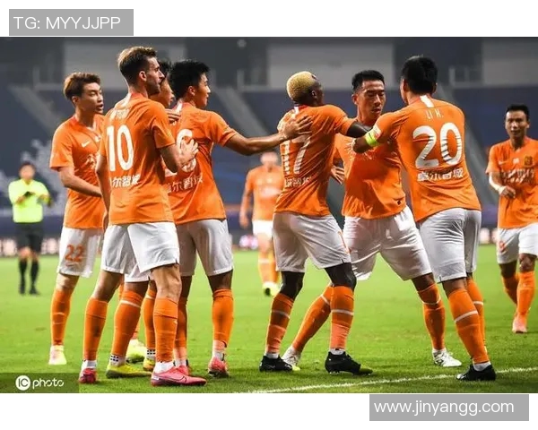 武汉卓尔主场再战,球迷热情支持掀起高潮 武汉卓尔主场再战,球迷热情支持掀起高潮